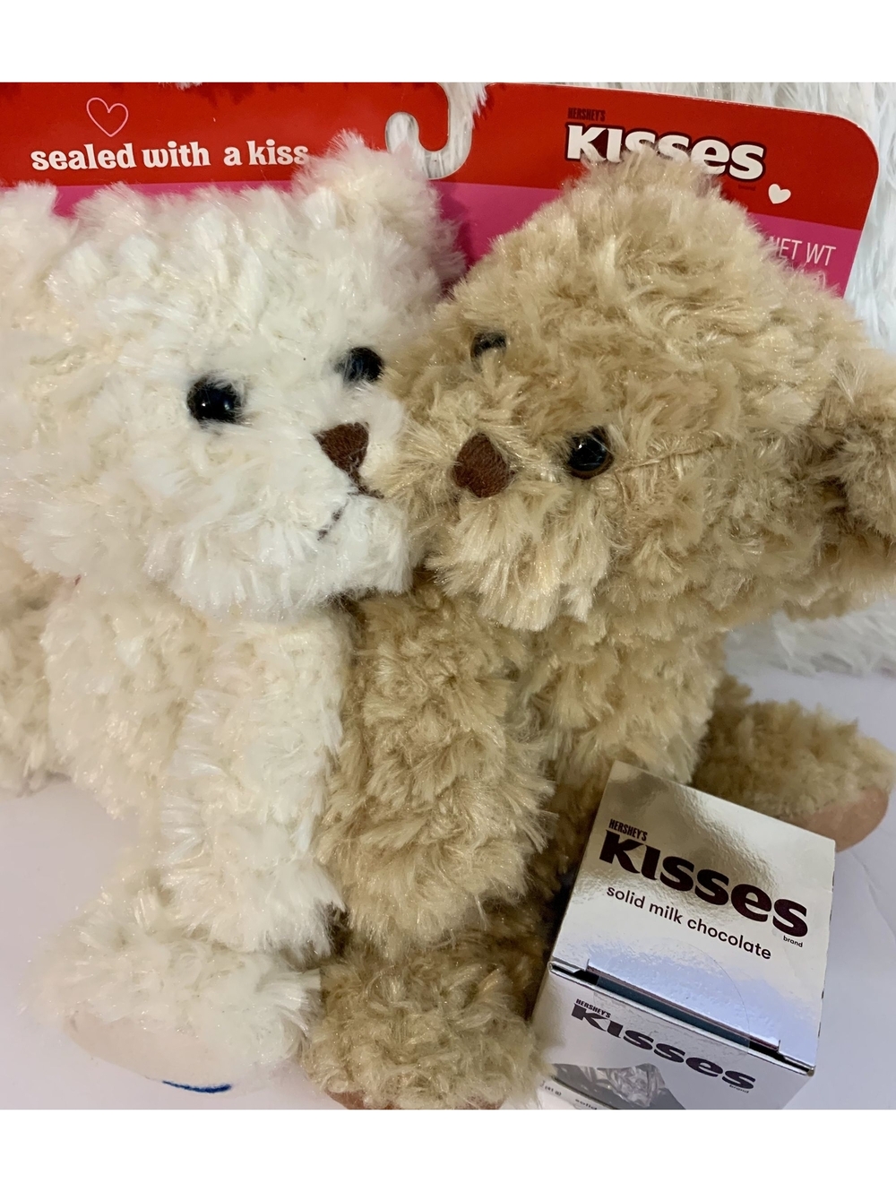 Hersheys Sealed With A Kiss Cuddly Soft Bear Set W/Solid Milk Chocolate Kiss NWT